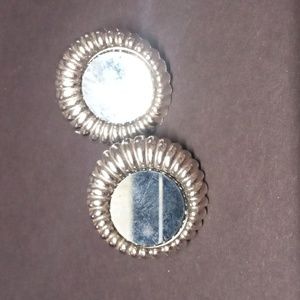 Sara cov,clip on vintage earrings